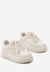 Born2be - Biało-Beżowe Sneakersy na Grubej Podeszwie z Abstrakcyjną Aplikacją Cadisa. Kolor: biały. Wzór: aplikacja #5