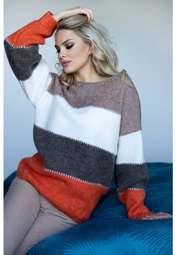 PeeKaBoo - Mięciutki wełniany sweter w kolorowe paski. Materiał: wełna. Wzór: kolorowy, paski. Styl: elegancki