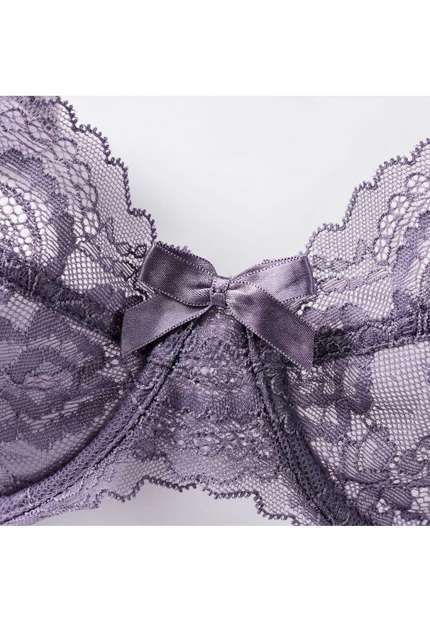 Intica - Komplet bielizny z koronki na romantyczne wieczory Eirini. Kolor: fioletowy. Materiał: koronka. Wzór: koronka