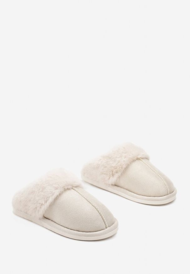 Born2be - Beżowe Kapcie na Płaskiej Podeszwie z Ozdobnym Futerkiem Lunitta. Kolor: beżowy. Materiał: futro. Sezon: zima. Obcas: na płaskiej podeszwie