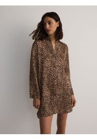 Reserved - Koszulowa sukienka z nadrukiem zwierzęcym - wielobarwny. Materiał: wiskoza. Wzór: motyw zwierzęcy, nadruk