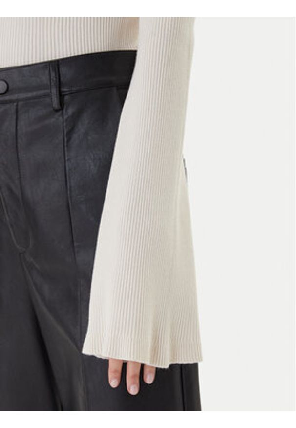 Kontatto Golf 3M0816C Écru Regular Fit. Typ kołnierza: golf. Materiał: syntetyk