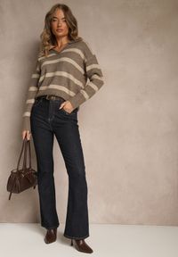 Renee - Beżowy Sweter z Wełną Zdobiony Kołnierzykiem i Wzorem w Paski Tevila. Okazja: na co dzień. Typ kołnierza: dekolt w serek. Kolor: beżowy. Materiał: wełna. Wzór: aplikacja, paski. Styl: sportowy, casual, elegancki #2