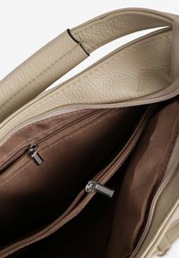 Born2be - Beżowa Torebka Typu Shopper Ozdobiona Frędzlami Felluria. Kolor: beżowy. Wzór: aplikacja. Dodatki: z frędzlami. Styl: biznesowy, klasyczny, elegancki, casual #3