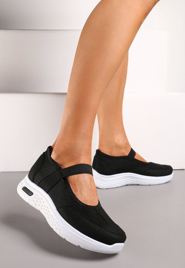 Born2be - Czarne Wsuwane Tenisówki z Siateczką i Elastyczną Gumką Volema. Zapięcie: bez zapięcia. Kolor: czarny. Styl: elegancki