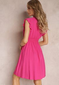 Renee - Fuksjowa Wiskozowa Sukienka z Gumką w Talii i Ozdobą Koronką Binita. Kolor: różowy. Materiał: wiskoza, koronka. Wzór: aplikacja, koronka #2