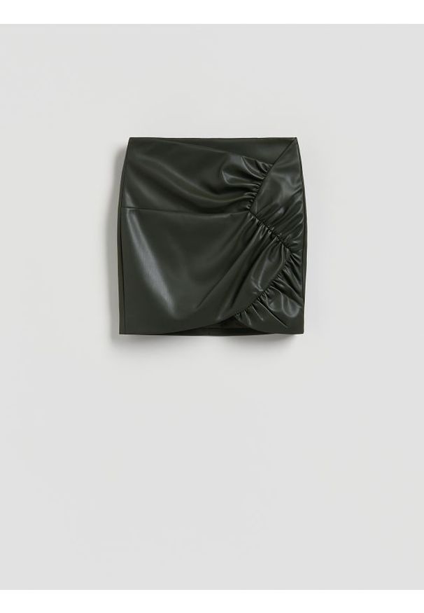 Reserved - Spódnica z marszczeniem - ciemnozielony. Kolor: zielony. Materiał: skóra