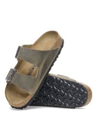 Birkenstock - Klapki męskie BIRKENSTOCK ARIZONA LEOI FADED KHAKI. Okazja: na co dzień. Kolor: zielony. Materiał: skóra, zamsz. Wzór: paski. Styl: casual, klasyczny, retro #8