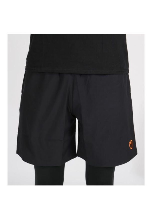 POWERLAYER - Męskie Szorty Sportowe PlayerLayer Blitz Field Czarne XL. Kolor: czarny. Materiał: elastan, poliester. Długość: krótkie. Wzór: haft. Sezon: lato