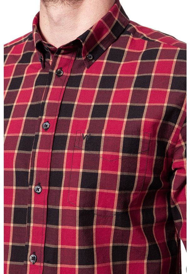 Wrangler - KOSZULA WRANGLER LS 1PKT BUTTON DOWN SALSA RED W5874NQWN 112129576. Typ kołnierza: button down. Materiał: materiał