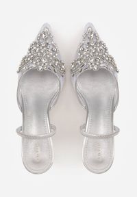 Born2be - Srebrne Czółenka na Szpilce VICES z Paskiem na Piętę Koronką i Aplikacją Clymellia. Okazja: na komunię, na wesele, na ślub cywilny. Zapięcie: pasek. Kolor: srebrny. Materiał: koronka. Wzór: aplikacja, koronka. Obcas: na szpilce. Styl: wizytowy, glamour, elegancki #7