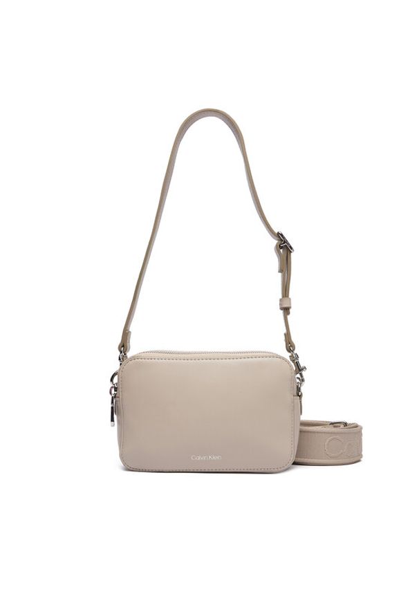 Calvin Klein Torebka Webbing Double Strap Camera Bag LV04F3165G Beżowy. Kolor: beżowy. Materiał: skórzane