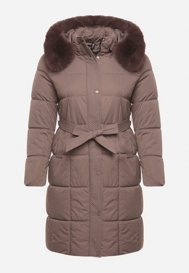 Born2be - Brązowa Pikowana Kurtka z Kapturem z Futrem i Wiązanym Paskiem Mevinatia. Okazja: na co dzień. Typ kołnierza: kaptur. Kolekcja: plus size. Kolor: brązowy. Materiał: futro. Styl: casual, klasyczny