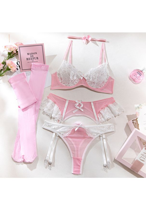 Intica - Komplet bielizny koronkowej na romantyczny wieczór Marjolijn. Kolor: różowy. Materiał: koronka. Wzór: koronka