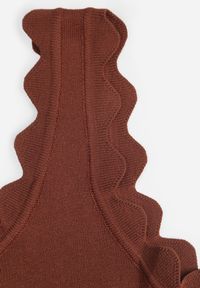 Born2be - Brązowa Sukienka Dephosa. Okazja: na imprezę, na co dzień, na randkę. Kolor: brązowy. Materiał: prążkowany, dzianina. Długość rękawa: bez rękawów. Sezon: lato. Typ sukienki: dopasowane, proste. Styl: casual #7