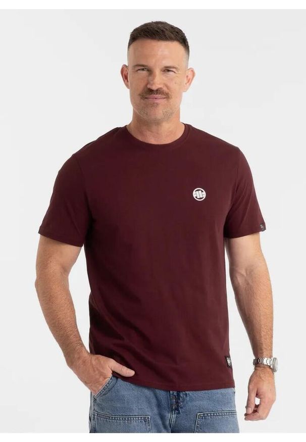 PITBULL - Pitbull T-shirt Small Logo Dark Burgundy. Kolor: czerwony