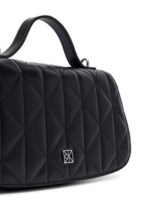 Calvin Klein Torebka Quilted Top Handle Chain Bag LV04F3410G Czarny. Kolor: czarny. Materiał: skórzane