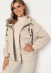 Born2be - Beżowa Kurtka Wiatrówka z Kieszeniami i Ściągaczami Braliana. Okazja: na spacer. Kolor: beżowy. Materiał: jeans. Styl: elegancki, sportowy #5