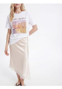 Reserved - T-shirt z połyskującym nadrukiem - biały. Kolor: biały. Materiał: bawełna, dzianina. Wzór: nadruk #1