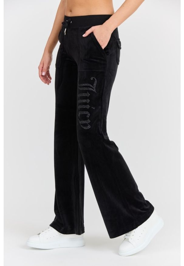 Juicy Couture - JUICY COUTURE Czarne damskie dresowe spodnie Layla Jewelled Low Rise Pant. Kolor: czarny. Materiał: dresówka