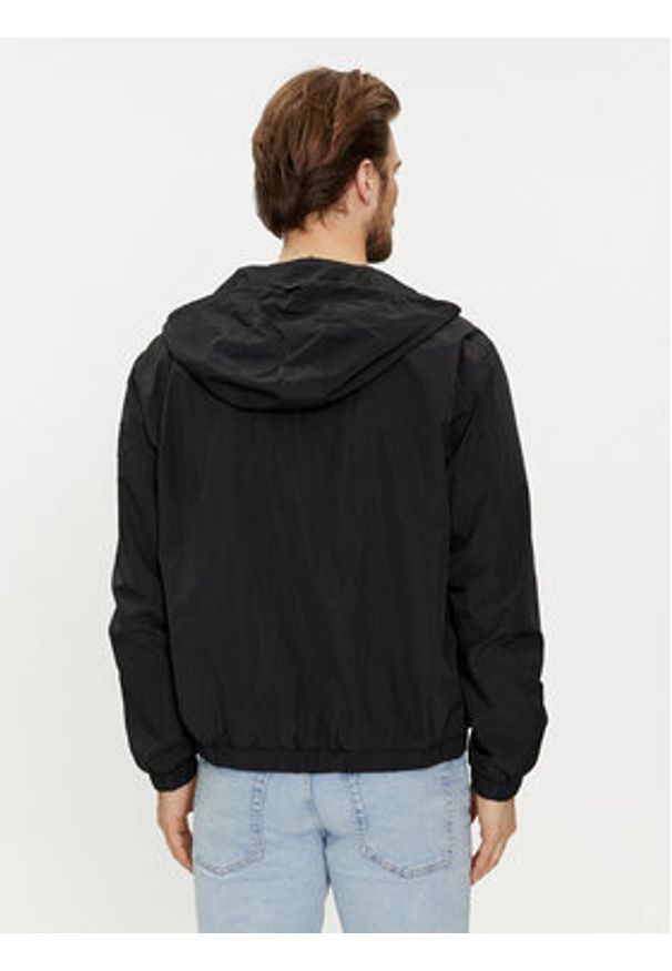 Calvin Klein Jeans Wiatrówka J30J325106 Czarny Regular Fit. Kolor: czarny. Materiał: syntetyk