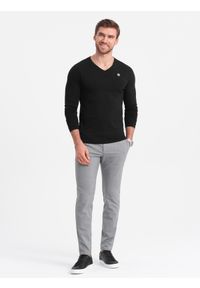 Ombre Clothing - Longsleeve męski z elastanem sygnowany z dekoltem w serek - czarny V3 - Rozmiar: XXL. Okazja: na co dzień. Typ kołnierza: dekolt w serek. Kolor: czarny. Materiał: elastan. Długość rękawa: długi rękaw. Wzór: gładki, jednolity. Styl: klasyczny, casual