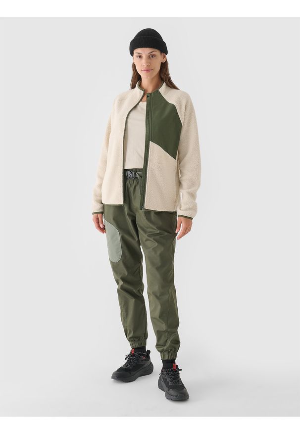 4f - 4F Polar sherpa ze stójką damski - beżowy L. Typ kołnierza: kołnierzyk stójkowy. Kolekcja: plus size. Kolor: beżowy. Materiał: polar. Długość rękawa: raglanowy rękaw. Sezon: zima. Sport: turystyka piesza, wspinaczka, narciarstwo, snowboard