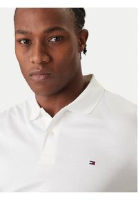 TOMMY HILFIGER - Tommy Hilfiger Polo Essential MW0MW35585 Biały Regular Fit. Typ kołnierza: polo. Kolor: biały. Materiał: bawełna #5