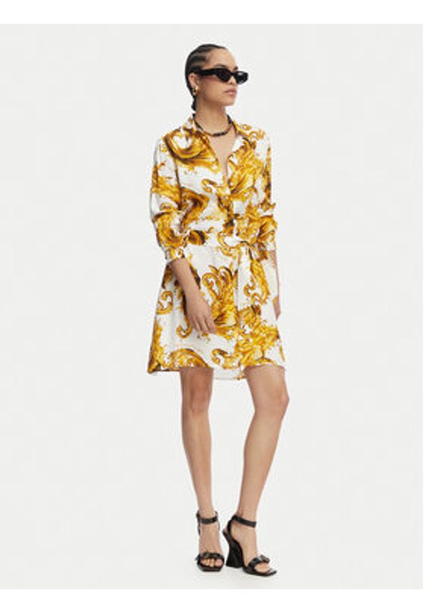 Versace Jeans Couture Sukienka koszulowa 80HAO911 NS757 Biały Relaxed Fit. Kolor: biały. Materiał: wiskoza. Typ sukienki: koszulowe