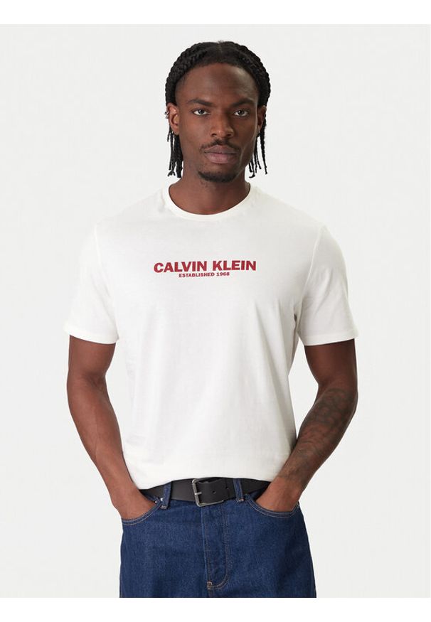 Calvin Klein T-Shirt 30s Graphic LV04RE820G Biały Regular Fit. Kolor: biały. Materiał: bawełna