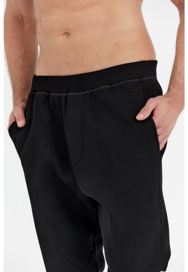 DSQUARED2 Czarne męskie spodnie ibra black on black, Rozmiar S. Kolor: czarny. Materiał: wiskoza