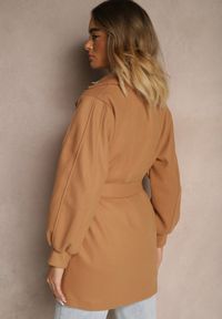 Renee - Ciemnobeżowy Płaszcz z Wiązanym Paskiem i Bufiastym Rękawem Agnage. Typ kołnierza: kołnierzyk stójkowy. Kolor: beżowy. Materiał: jeans, tkanina. Sezon: jesień, wiosna #4