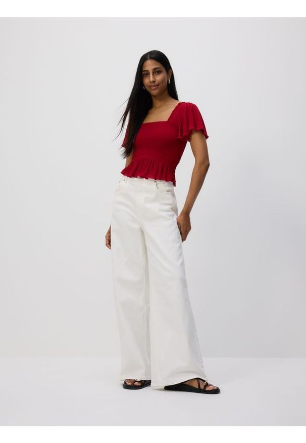 Reserved - Bluzka z falbanami - czerwony. Kolor: czerwony. Materiał: dzianina