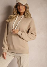 Renee - Ciemnobeżowa Casualowa Bluza z Dodatkiem Bawełny Kapturem i Ozdobnymi Sznurkami Feseraria. Okazja: na co dzień. Kolor: beżowy. Materiał: bawełna. Długość rękawa: długi rękaw. Długość: długie. Styl: casual