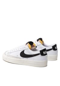 Nike Sneakersy Blazer Low '77 DC4769 102 Biały. Kolor: biały. Materiał: skóra