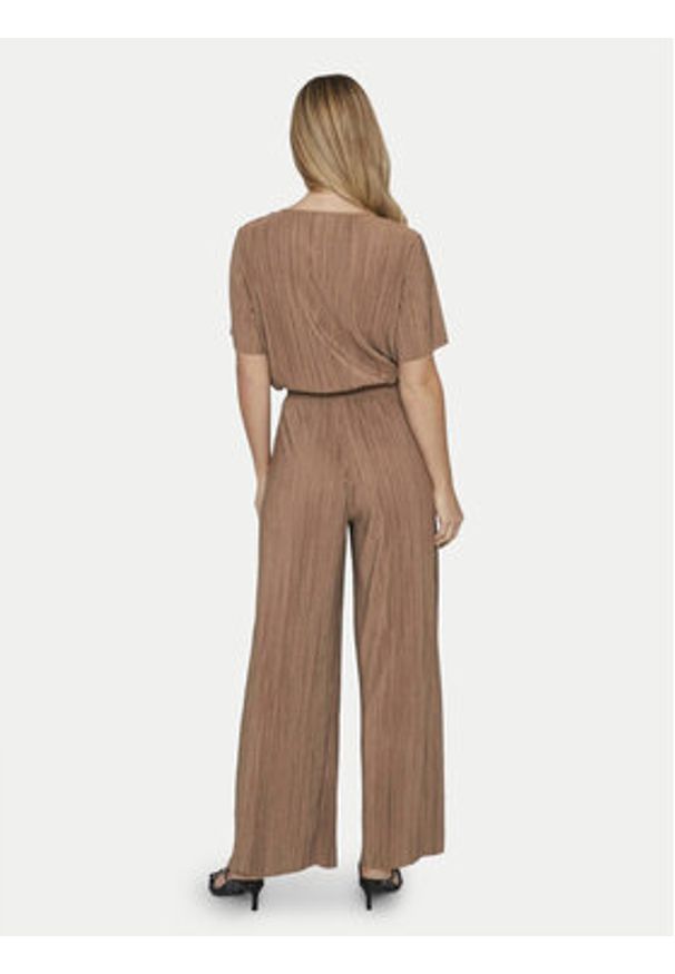 Vila Spodnie materiałowe Plisa 14089681 Brązowy Regular Fit. Kolor: brązowy. Materiał: syntetyk, wiskoza