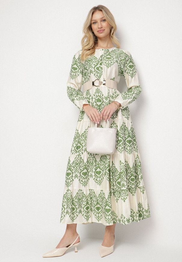 Born2be - Zielona Sukienka z Wiskozą o Rozkloszowanym Kroju z Guzikami Ilovella. Okazja: na co dzień, na spacer. Kolor: zielony. Materiał: wiskoza. Styl: casual, elegancki