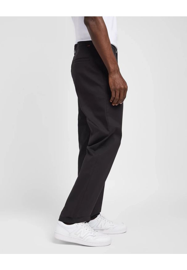 Lee - LEE MĘSKIE SPODNIE MATERIAŁOWE LEE RELAXED CHINO BLACK L70XTY01 112145505