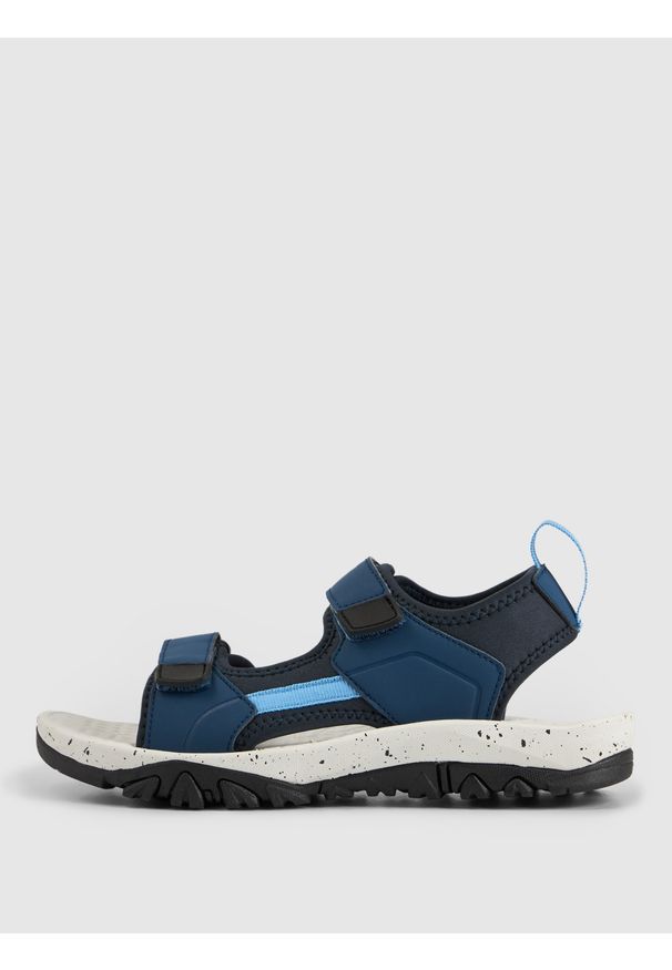 4f - 4F Sandały SVING chłopięce - granatowe 34. Okazja: na co dzień. Zapięcie: rzepy. Kolor: niebieski. Materiał: materiał, neopren, guma. Sezon: lato. Styl: wakacyjny, casual