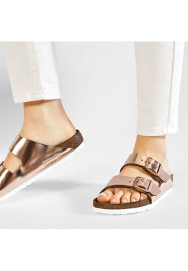 Birkenstock Klapki Arizona Metallic 0952093 Różowy. Kolor: różowy. Materiał: skóra