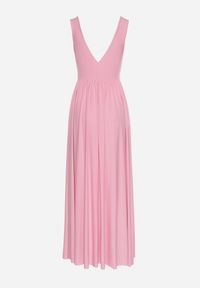 Born2be - Różowa Koktajlowa Sukienka na Ramiączkach z Trójkątnym Dekoltem i Rozcięciem z Boku Nestarli. Okazja: na wesele, na imprezę, na ślub cywilny. Typ kołnierza: dekolt w kształcie V. Kolor: różowy. Materiał: materiał. Długość rękawa: na ramiączkach. Sezon: lato. Styl: wizytowy #4