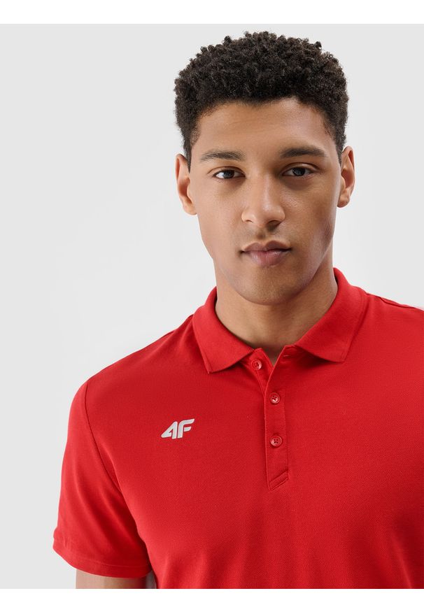 4f - 4F Koszulka polo regular męska - czerwona XL. Okazja: na co dzień. Typ kołnierza: polo. Kolor: czerwony. Materiał: bawełna, dzianina. Długość rękawa: krótki rękaw. Długość: krótkie. Wzór: gładki, ze splotem. Styl: klasyczny, casual, sportowy