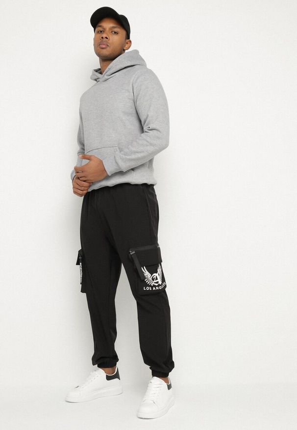 Born2be - Czarne Spodnie Dresowe w Stylu Cargo Efalitha. Kolor: czarny. Materiał: dresówka. Styl: sportowy