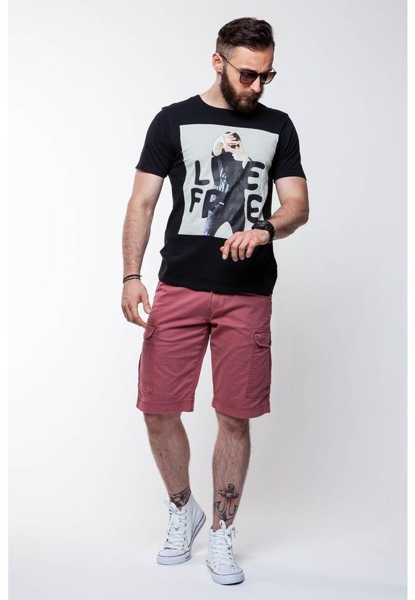 Lee - LEE T SHIRT PHOTO TEE BLACK L60QEP01 112113474. Wzór: nadruk. Styl: klasyczny