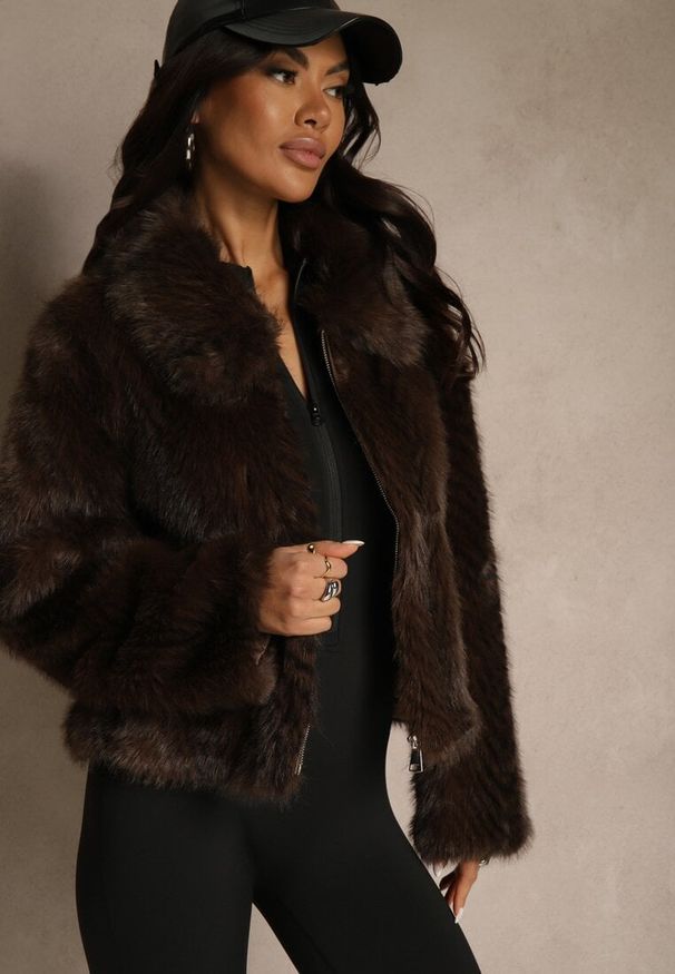 Renee - Brązowa Klasyczna Kurtka Futerko z Zapięciem na Zamek Błyskawiczny Tuswella. Kolor: brązowy. Materiał: futro. Styl: klasyczny