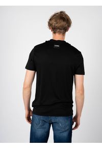 Les Hommes T-shirt | LS234335-469U | Back Lable | Mężczyzna | Czarny. Okazja: na co dzień. Kolor: czarny. Materiał: bawełna, lyocell. Wzór: aplikacja. Styl: casual #9