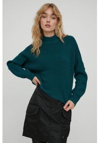 Hollister Co. sweter damski kolor zielony z półgolfem. Kolor: zielony. Materiał: dzianina. Wzór: gładki #1