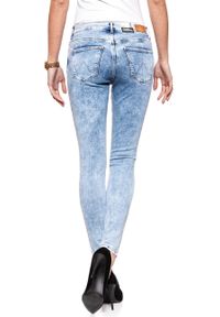 Wrangler - WRANGLER HIGH RISE SKINNY WROCK BLUE W27HSV24S. Stan: podwyższony. Wzór: aplikacja #4