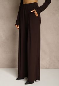 Renee - Brązowy Elegancki Komplet Spodnie Wide Leg i Bluzka z Poduszkami w Ramionach Sewinea. Kolor: brązowy. Wzór: aplikacja #2