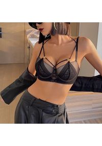 Intica - Komplet bielizny z haftem i regulowanymi paskami Volkea. Kolor: czerwony. Materiał: materiał. Wzór: haft #6